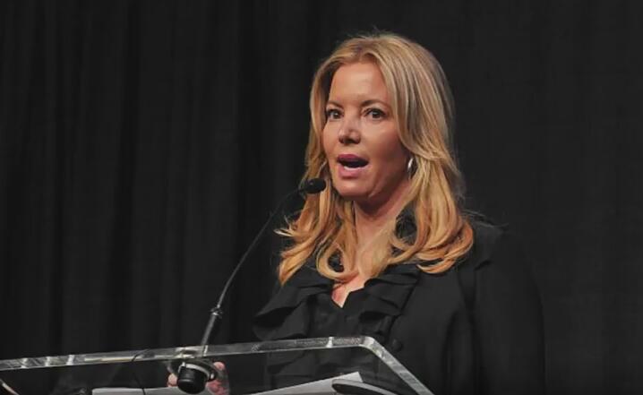 世界杯手机观看软件下载-媒体人谈巴斯家族内斗：现在体育世界的宫廷戏 反映的都是人性